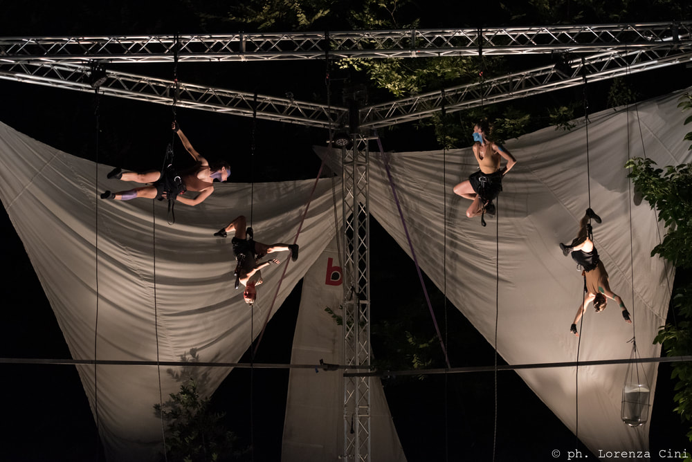 spettacolo danza verticale, spettacolo danza aerea, performance danza verticale, performance danza aerea, show, spettacolo danza, spettacolo circo, performance aerea